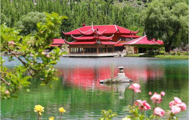 How to travel sustainably in Skardu from Lahore by road: Shangrila Resort Skardu