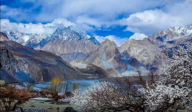 Top 10 Sustainable Travel Destinations in Pakistan You Must Visit: Hunza valley