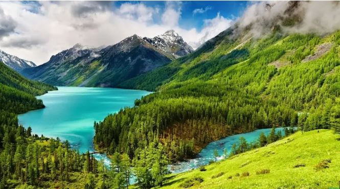 How to Reduce Plastic Waste While Traveling in Pakistan: Beautiful landscape
