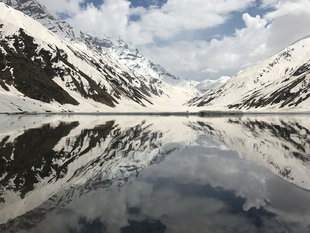 You are currently viewing Best Places to Visit in Pakistan with Family in Winter 2025: Unforgettable Destinations for Every Family