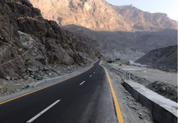 How to travel sustainably in Skardu from Lahore by road: Skardu road