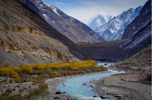 best eco-friendly travel experiences in the Karakoram Range: Gojal valley
